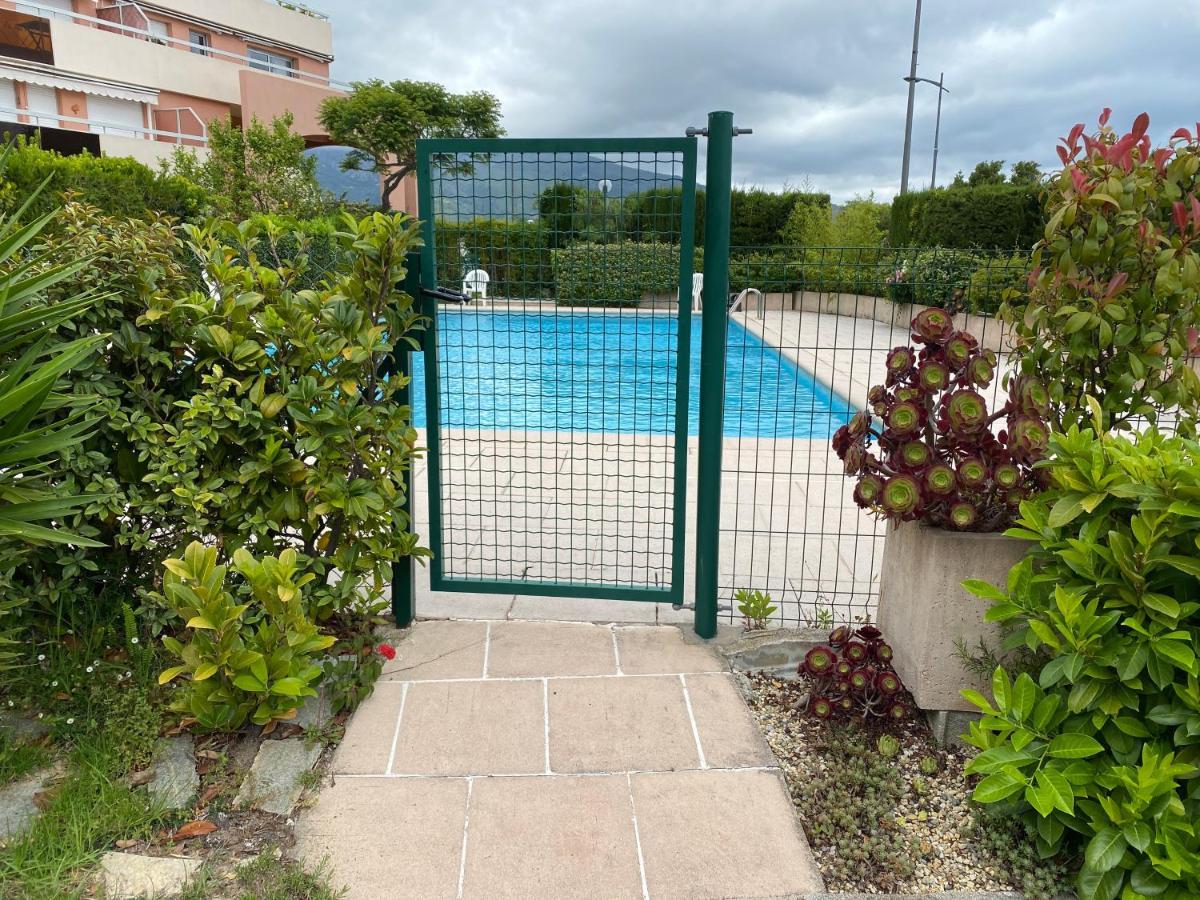 Superbe 2P vue mer, ensoleillé, piscine Roquebrune-Cap-Martin Extérieur photo